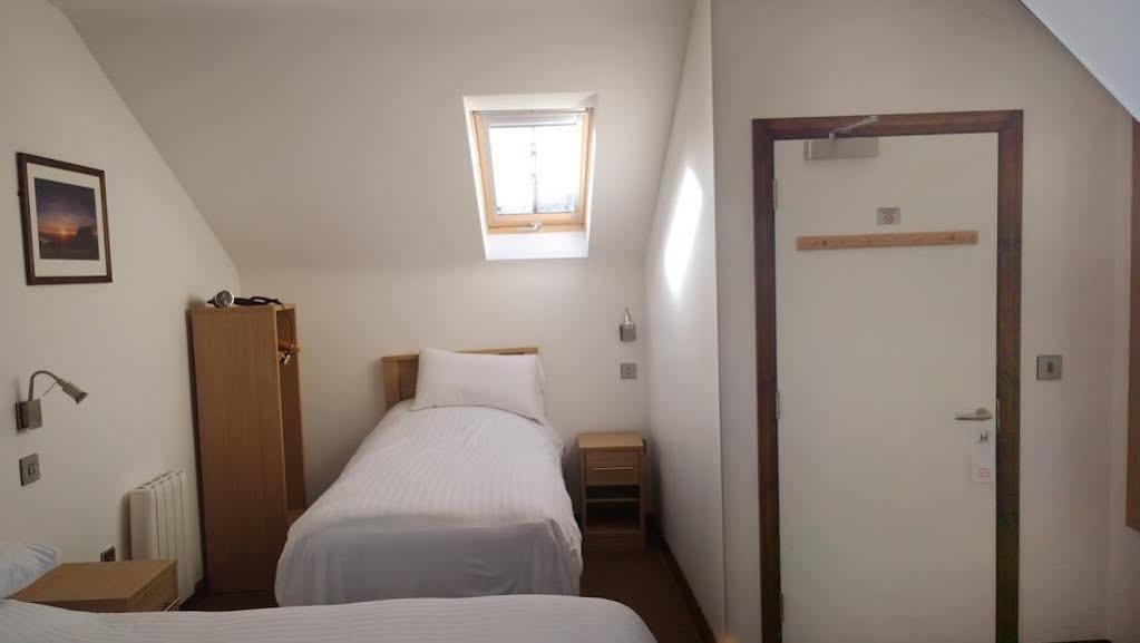 The Rostrevor Inn Экстерьер фото